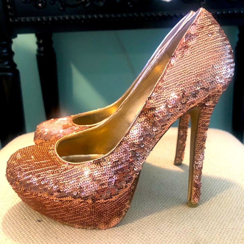 Steve Madden size 8 Holiday sequins high heel. 4 inch heel